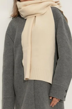 JIL SANDER kremowy Wełniany szal