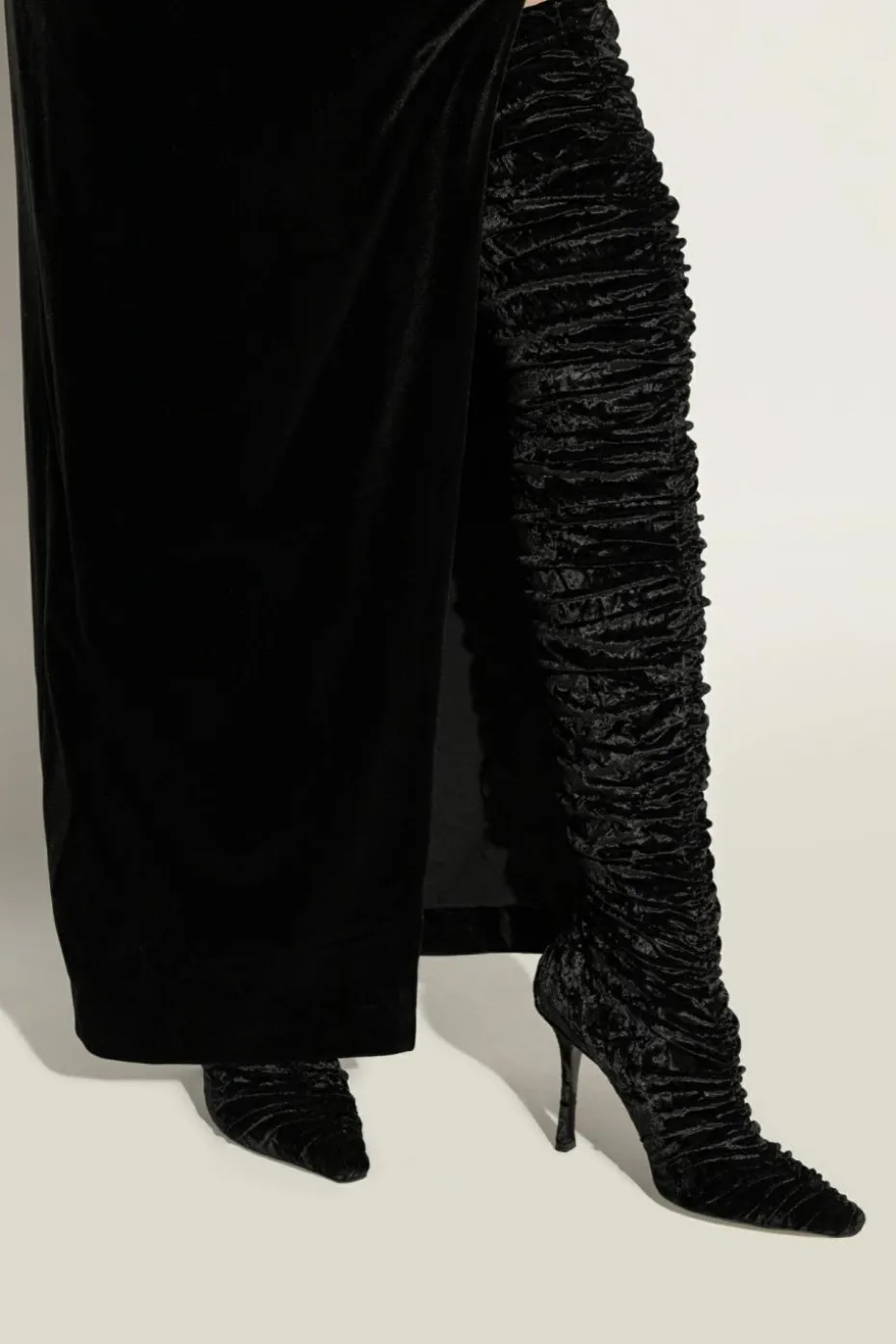 Jimmy Choo CZARNY Aksamitne kozaki na obcasie `Lotta`