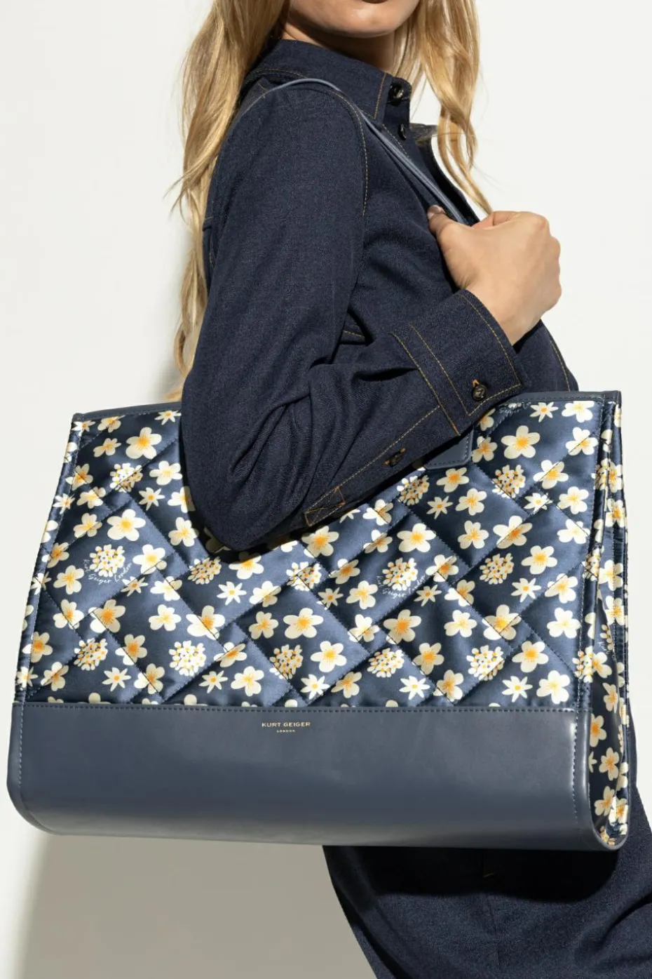 Kurt Geiger NIEBIESKI Torba typu `shopper` z motywem kwiatowym