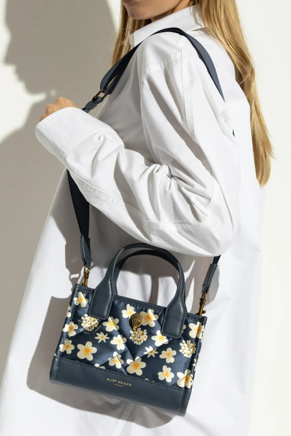 Kurt Geiger NIEBIESKI Torba do ręki `Recycled SQ XS`
