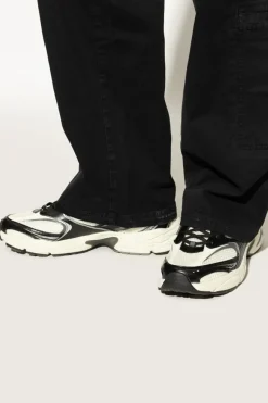 Lacoste kremowy Buty sportowe z logo