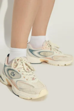 Lacoste kremowy Buty sportowe z logo