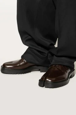 Maison Margiela BRĄZOWY Skórzane buty z noskiem `Tabi`