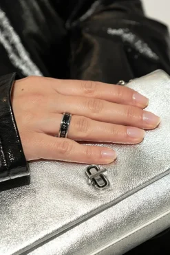 Marc Jacobs CZARNY Pierścień z logo