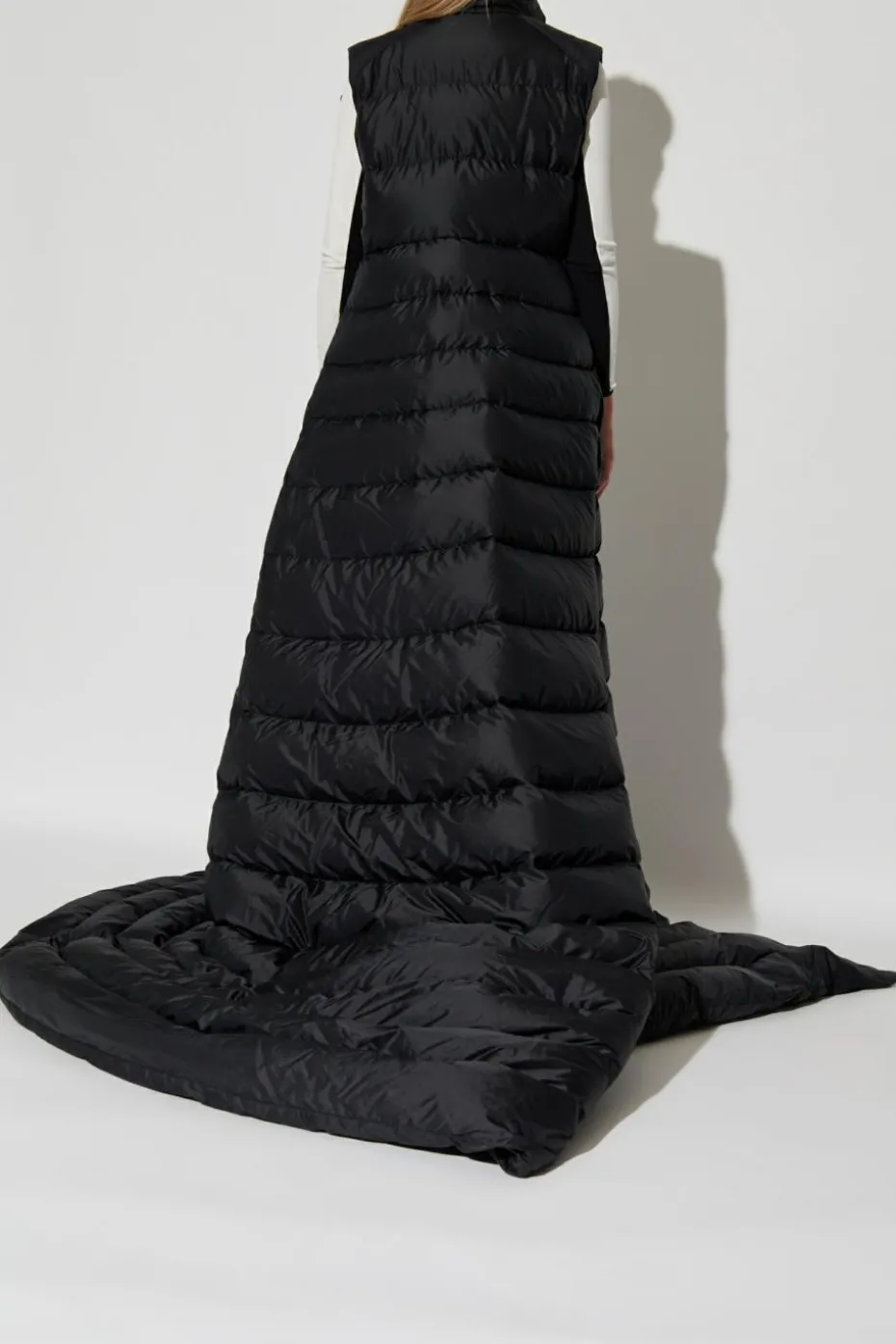 Moncler CZARNY Płaszcz puchowy `Verone` z kolekcji `RE/ICONS`