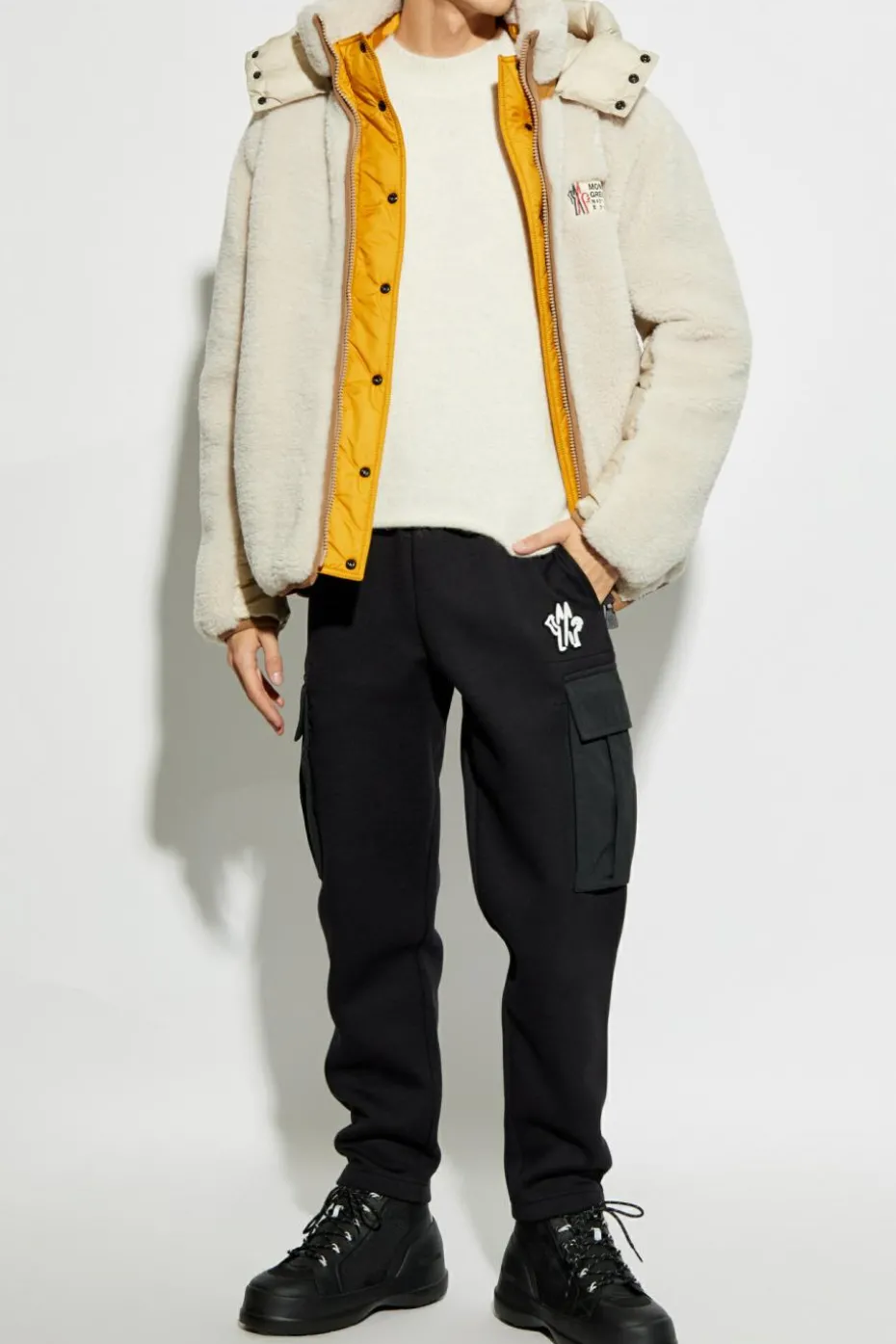 Moncler CZARNY Spodnie dresowe typu `cargo`