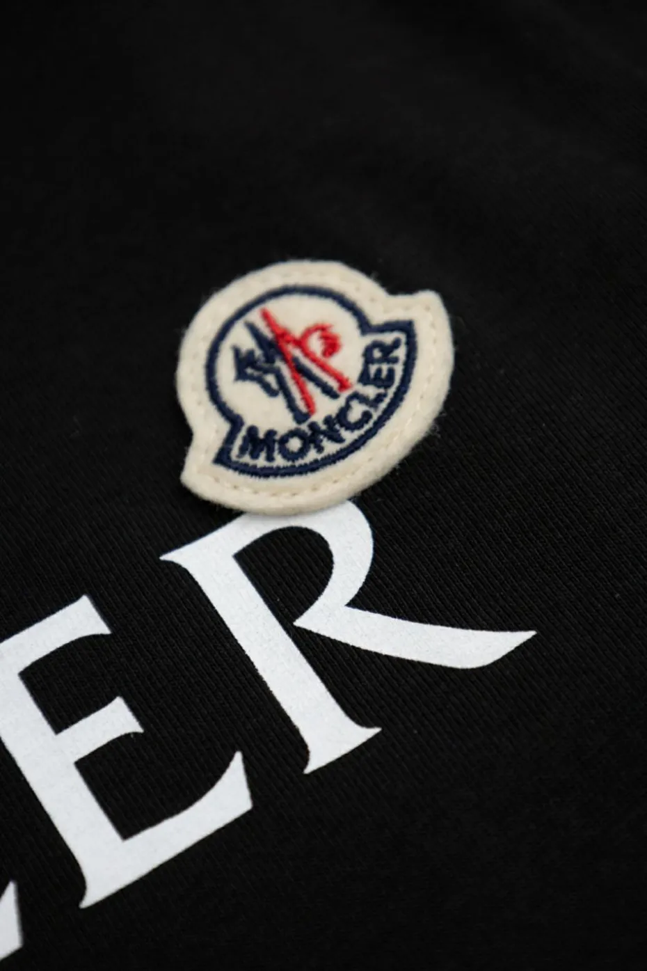 Moncler Enfant CZARNY T-shirt z logo