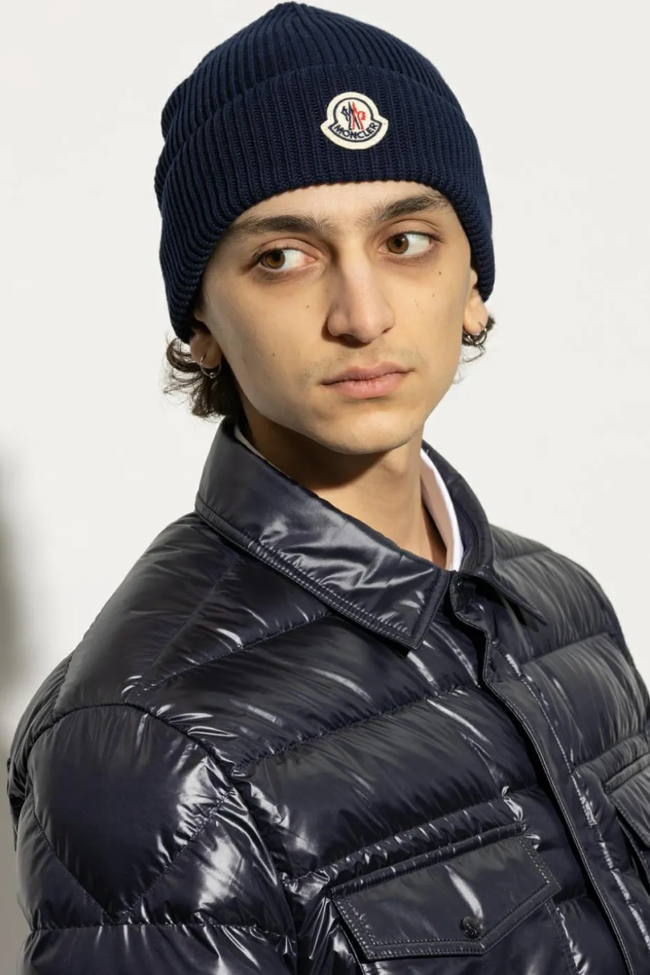 Moncler GRANATOWY Bawełniana czapka z naszywką z logo
