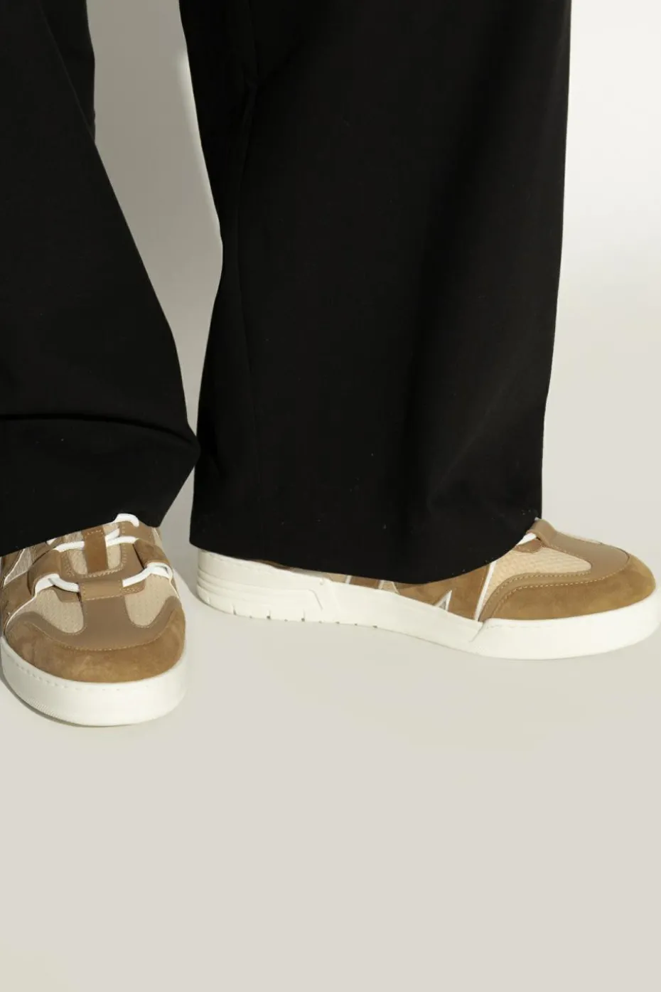 Moschino beżowy Buty sportowe z logo