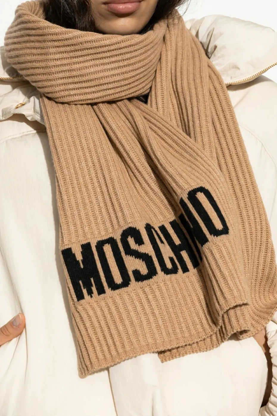 Moschino beżowy Szal z logo