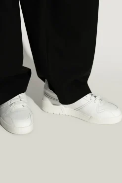 Moschino BIAŁY Skórzane buty sportowe