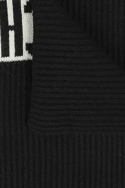 Moschino CZARNY Pleciony szal z logo