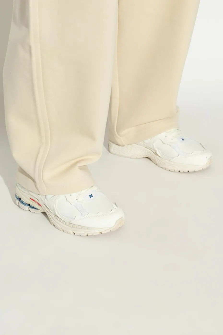 New Balance BIAŁY Buty sportowe `M2002RDC`