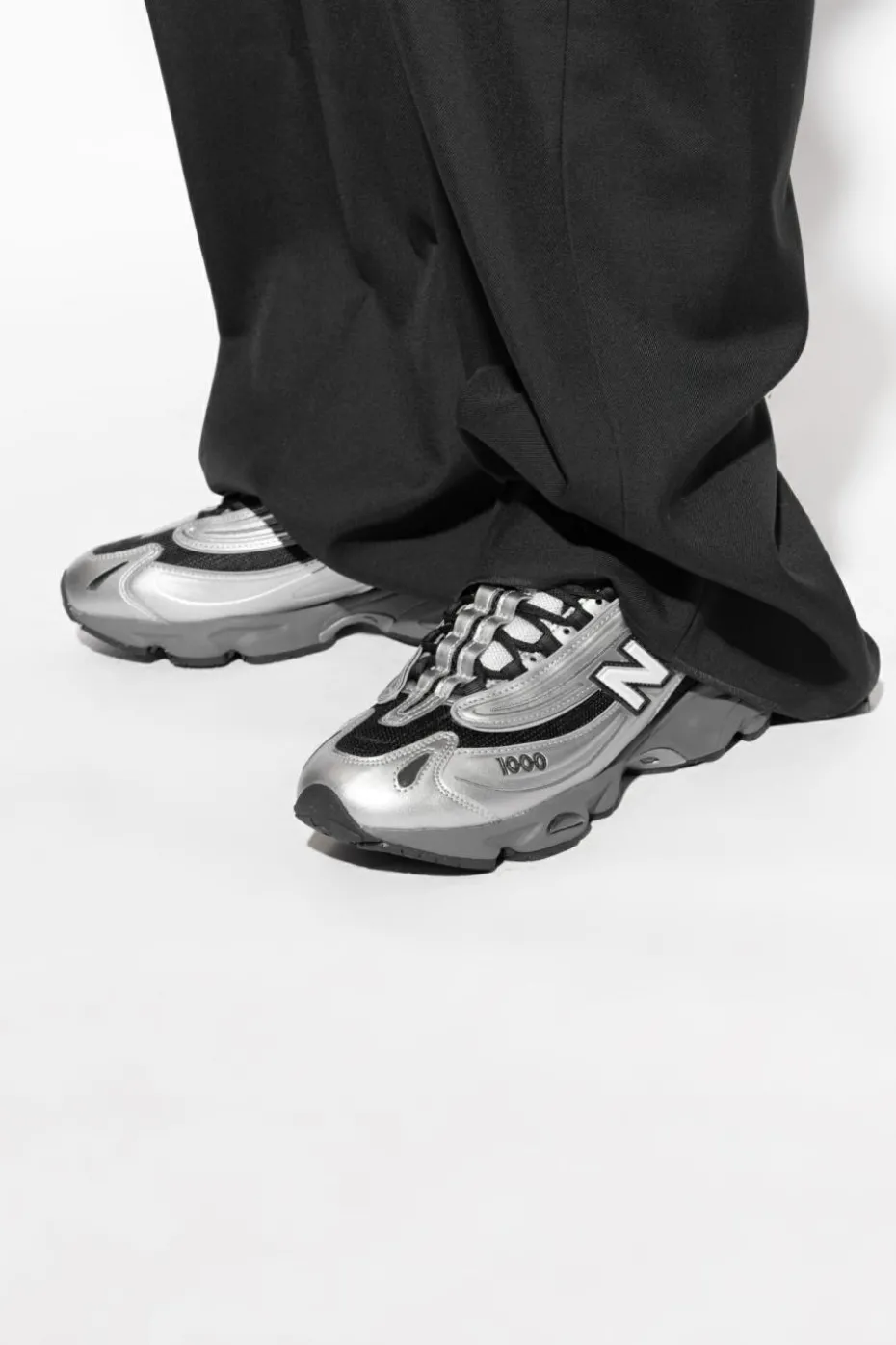 New Balance SREBRNY Buty sportowe `M1000EGR`