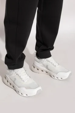 On Running BIAŁY Buty sportowe `Cloudnova X`