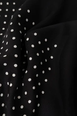 Saint Laurent CZARNY Chusta z surowym wykończeniem