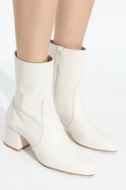 Stuart Weitzman kremowy Botki na obcasie `Essentialist`