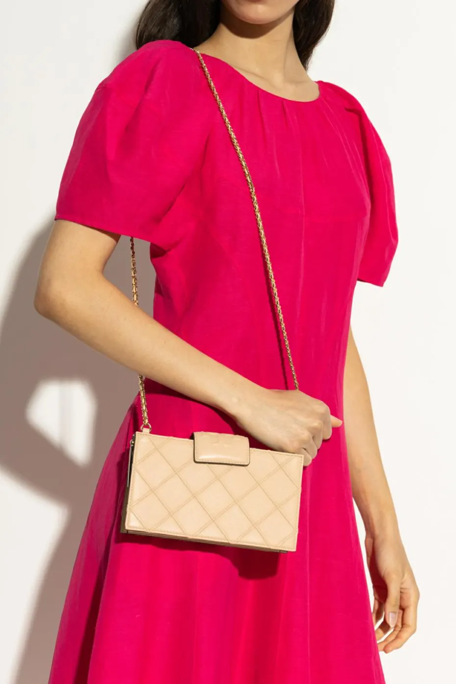 Tory Burch beżowy Portfel na łańcuchu `Fleming Mini`