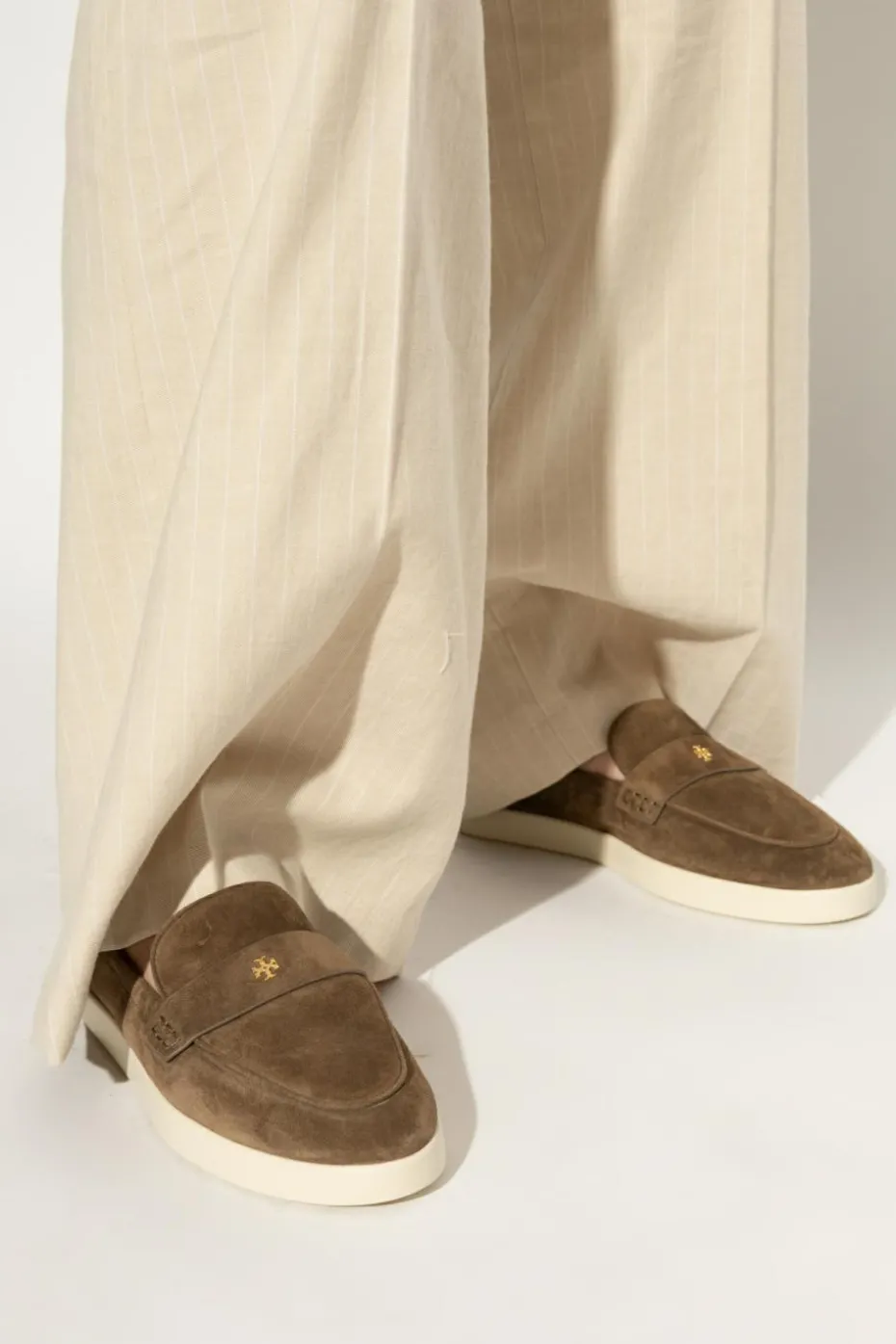 Tory Burch BRĄZOWY Zamszowe buty typu `loafers`