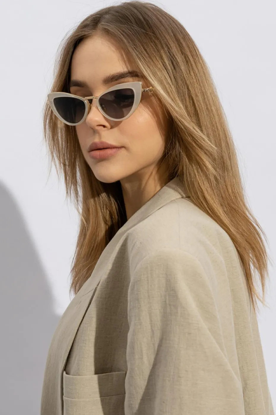Valentino Eyewear kremowy Okulary przeciwsłoneczne ‘VIII’