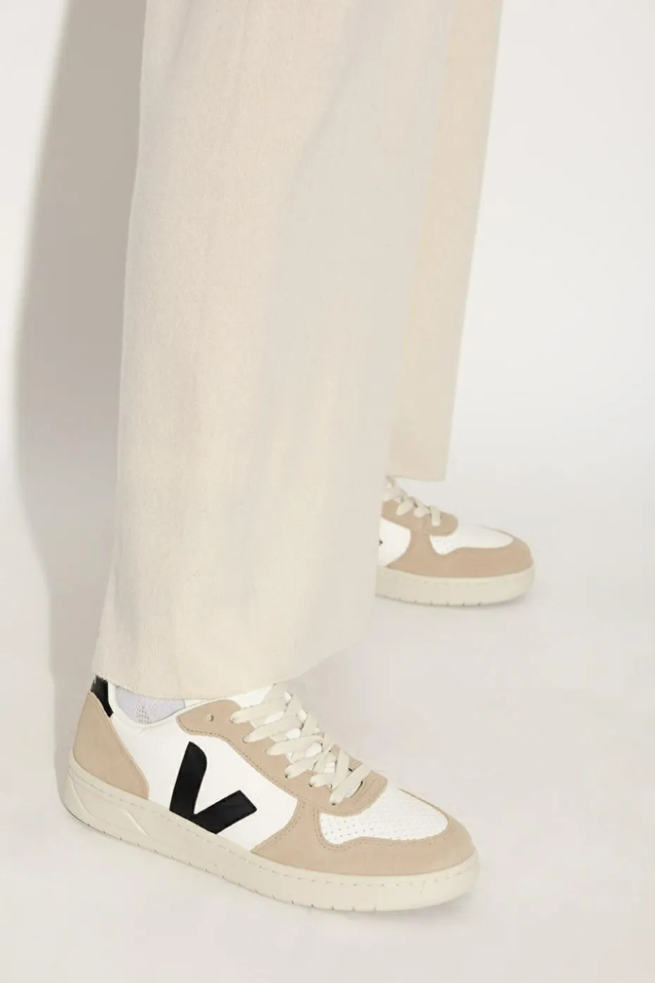 Veja BIAŁY Buty sportowe ‘V-10 Chromefree Leather’