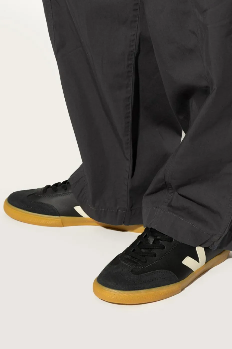 Veja CZARNY Buty sportowe `VOLLEY O.T. LEATHER`