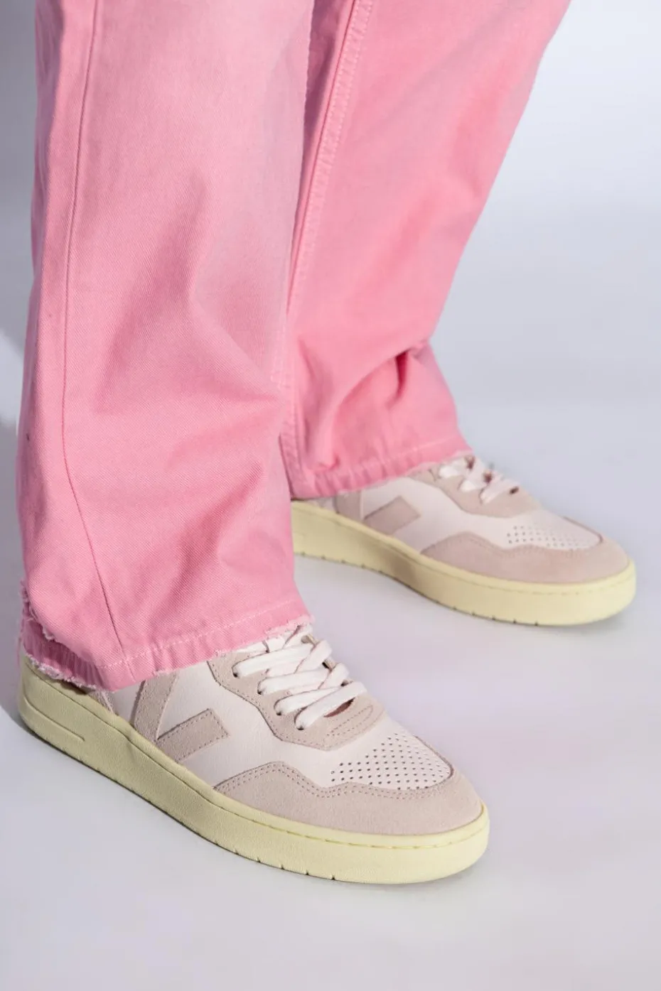 Veja RÓŻOWY Buty sportowe `V-90 O.T. LEATHER`