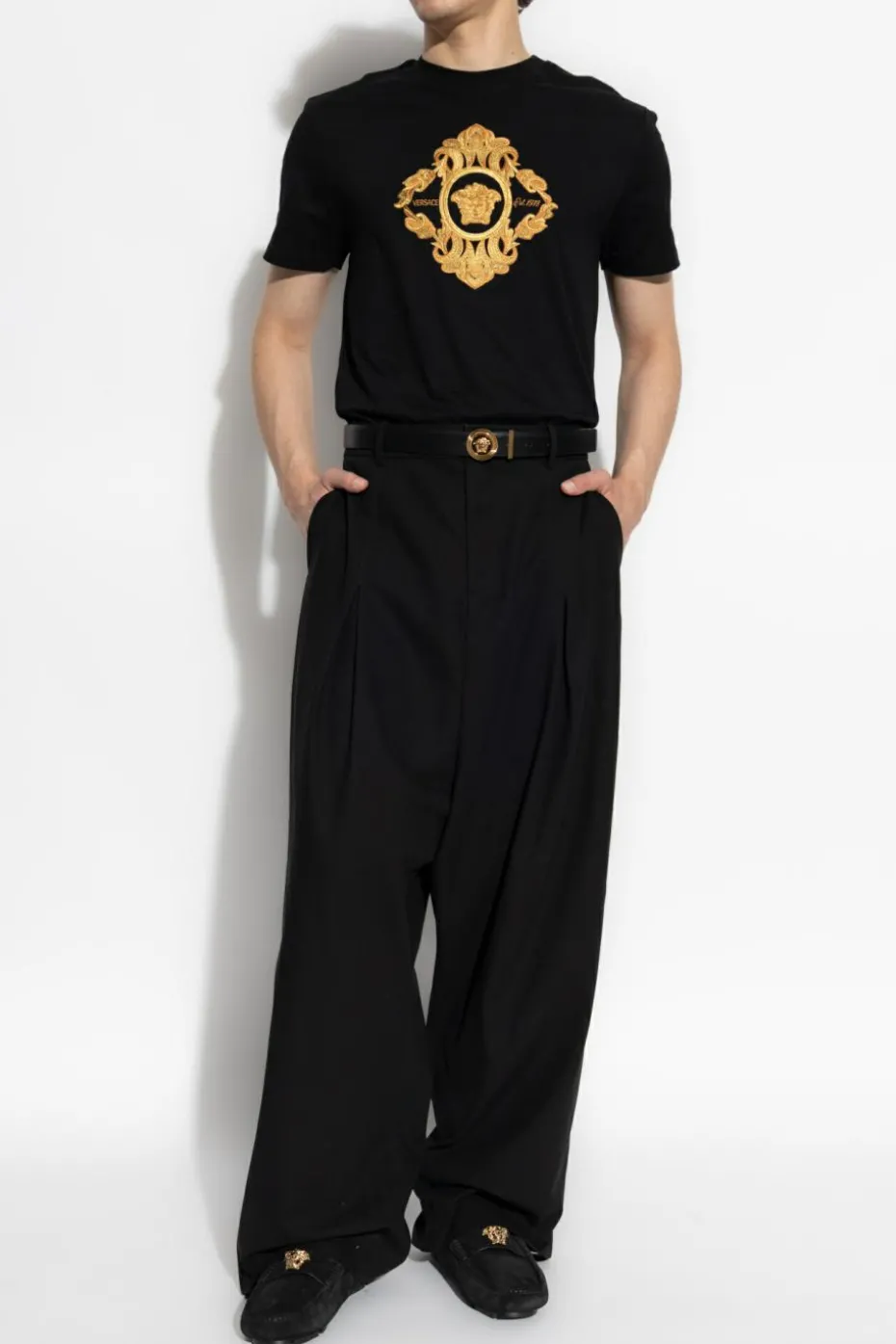 Versace CZARNY T-shirt z logo