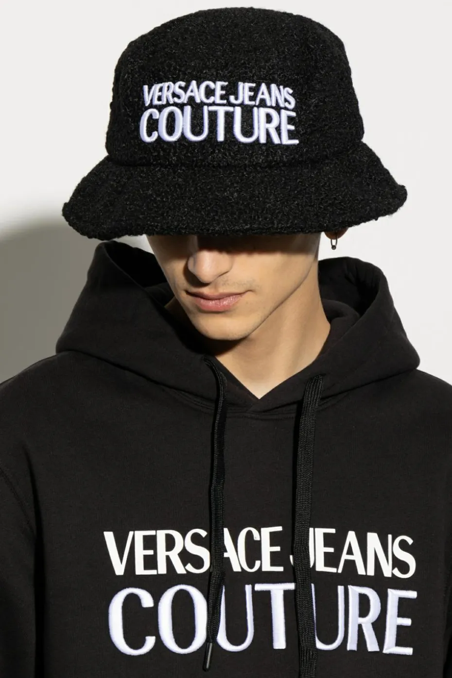 Versace Jeans Couture CZARNY Kapelusz z wyszytym logo