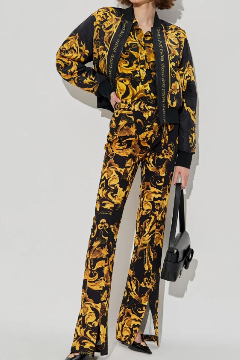 Versace Jeans Couture ŻÓŁTY Spodnie z rozszerzanymi nogawkami z rozcięciem