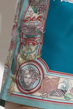 Versace NIEBIESKI Szorty kąpielowe z nadrukiem `Coral Theatre`