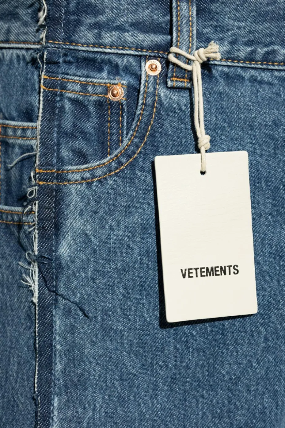 VETEMENTS BIAŁY Zawieszka z logo
