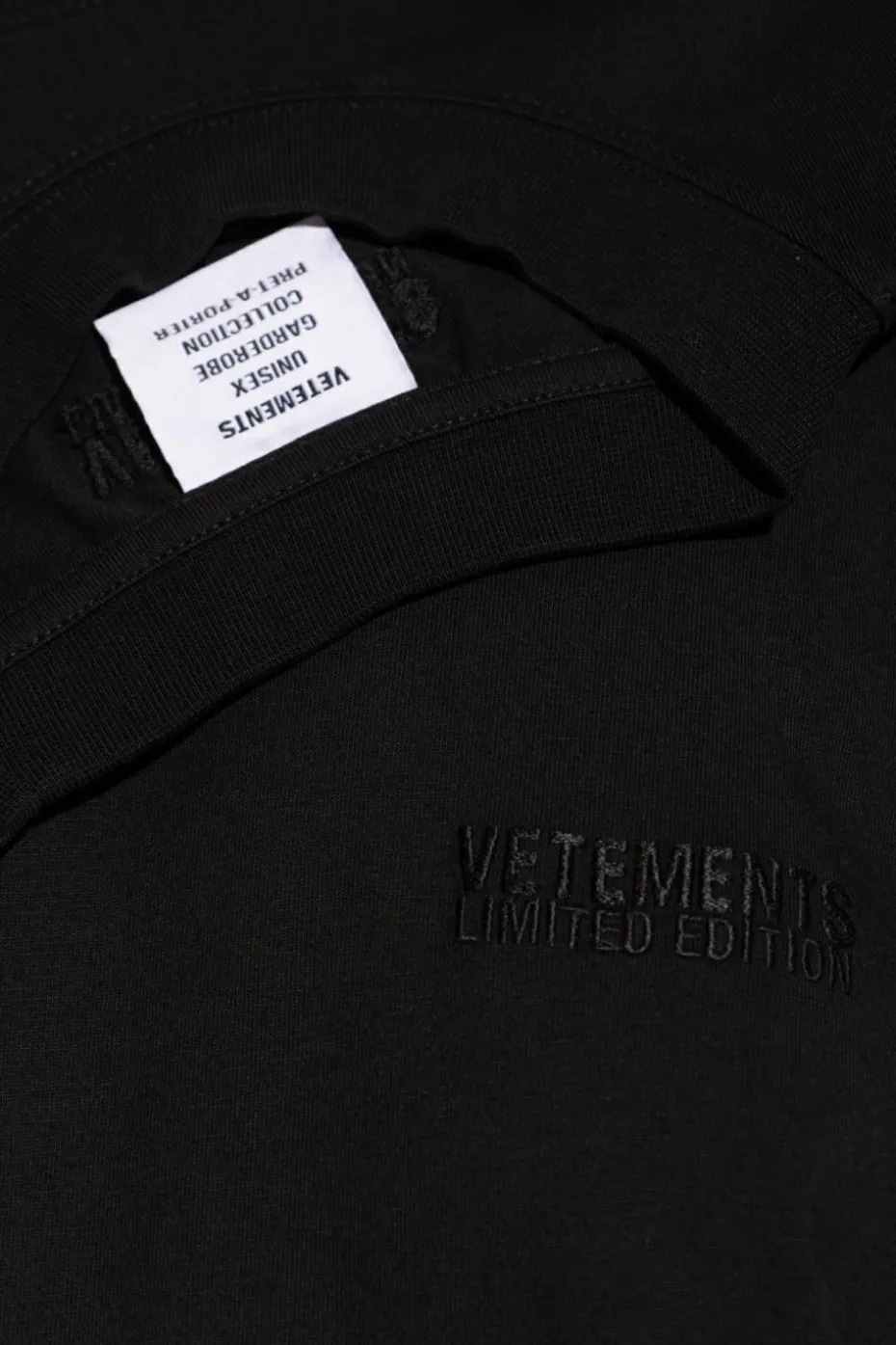 VETEMENTS CZARNY T-shirt z dekoracyjnym wykończeniem