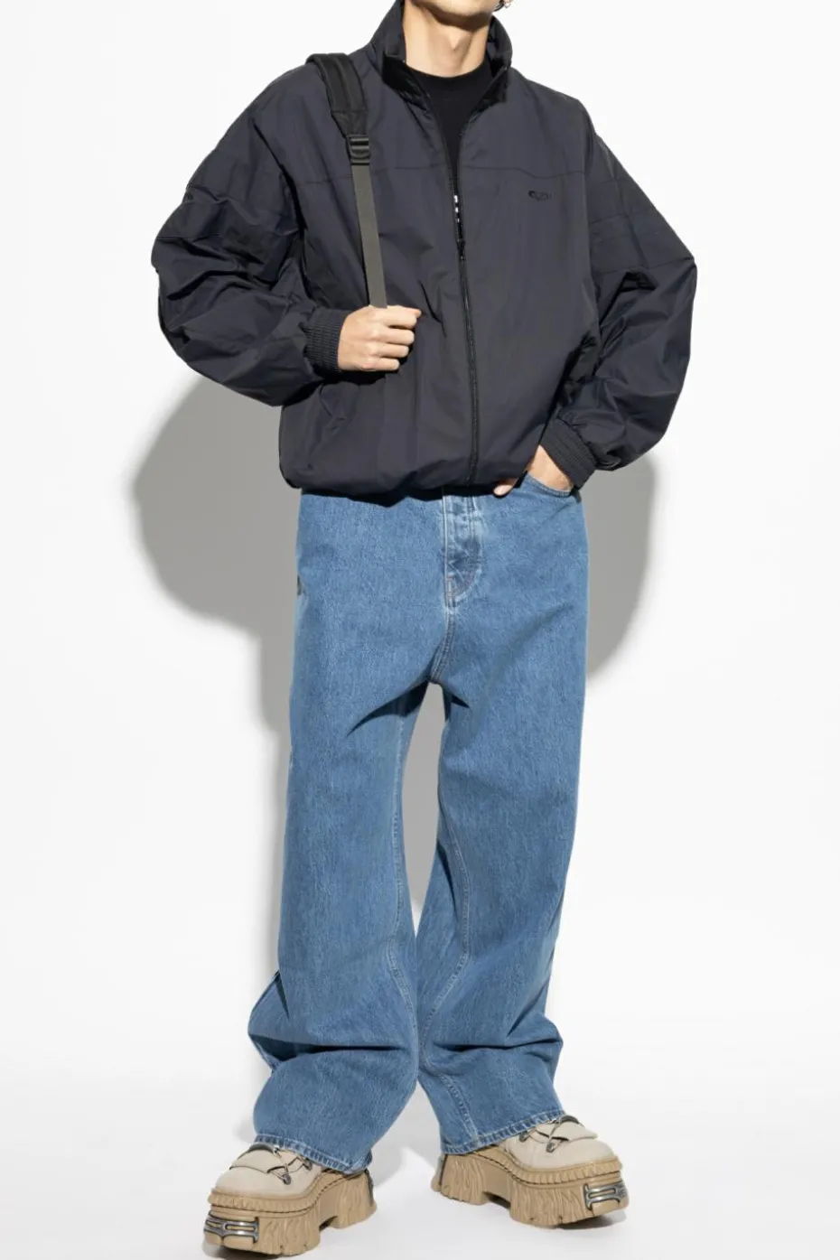 VETEMENTS NIEBIESKI Jeansy z logo