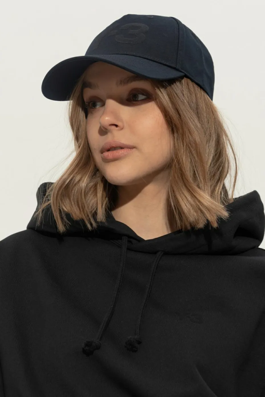 Y-3 CZARNY Czapka z daszkiem